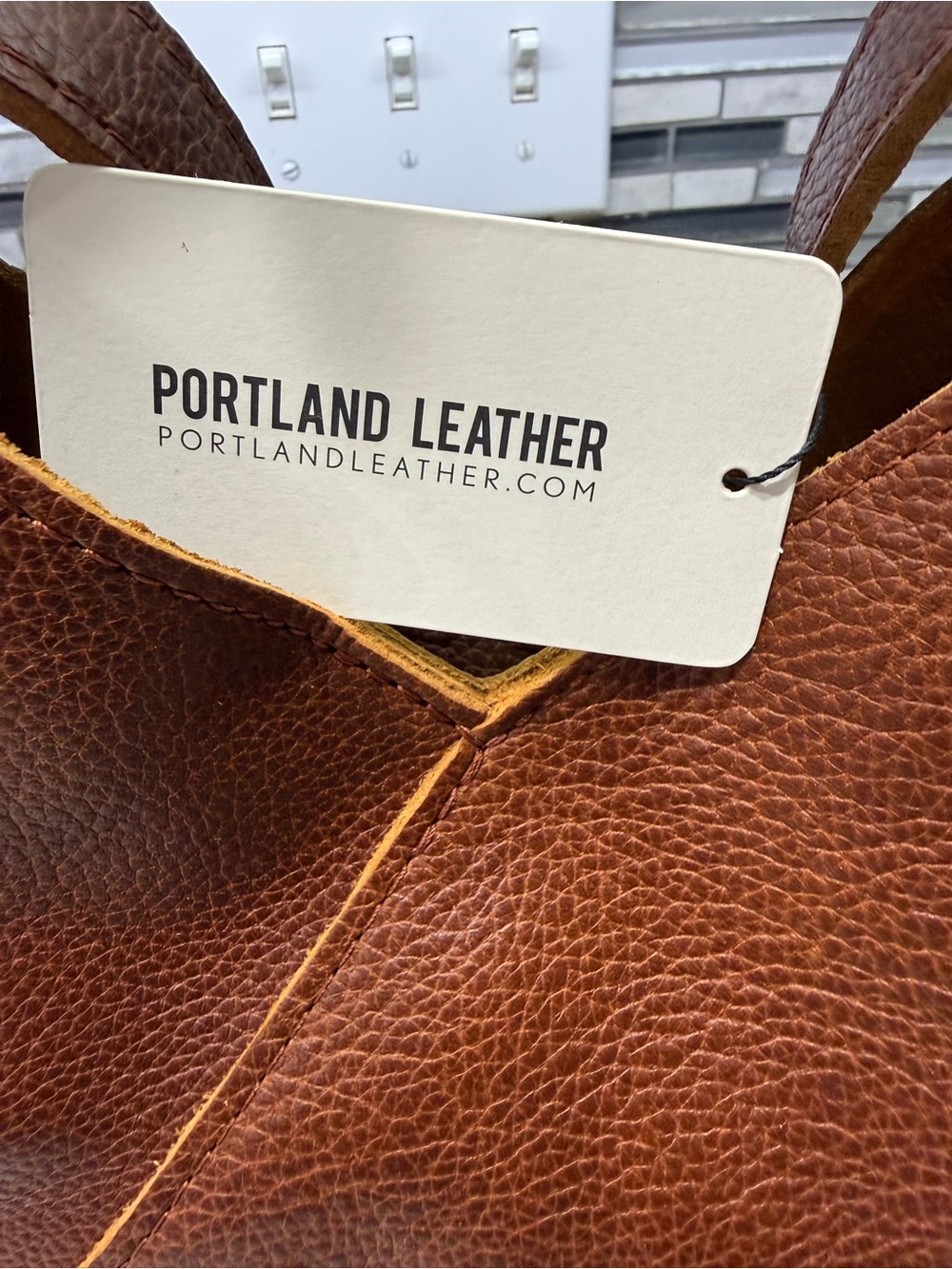 Portland Leather Asheville Oversize Namoi Leather Shoulder Bag - Picture 3 of 6